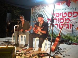 דב המר מפוחית בלוז ושירה בפסטיבל מפוחית וגיטרה בבית שערים טבעון 2012