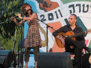 אייל לבר וחגית רוזמרין בפסטיבל מפוחית וגיטרה 2011 בבית שערים טבעון 