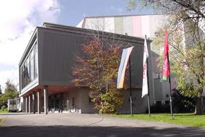 הבניין הראשי ואולם ההופעות של פסטיבל המפוחיות העולמי בטרוסינגן